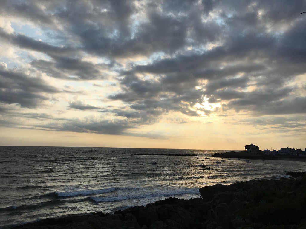 Sunrise over Gun Rock Beach in Hull